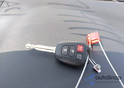 2016 Toyota Rav4 Xle z USA, uszkodzony, nr VIN 2T3WFREV2GW247317